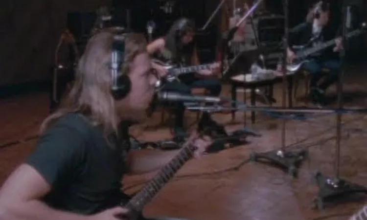 Metallica - Nothing Else Matters [Official Music Video]