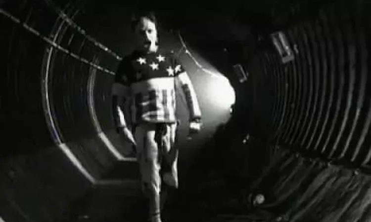 The Prodigy - Firestarter (Official Video)