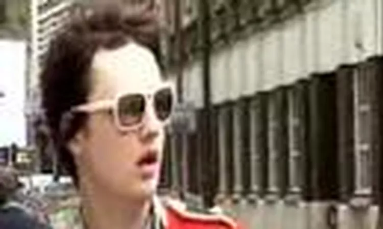 The Libertines - Don't Look Back Into The Sun (Official Video)