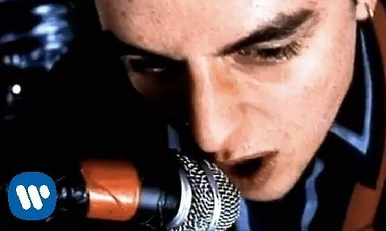 Green Day - Longview [Official Music Video]