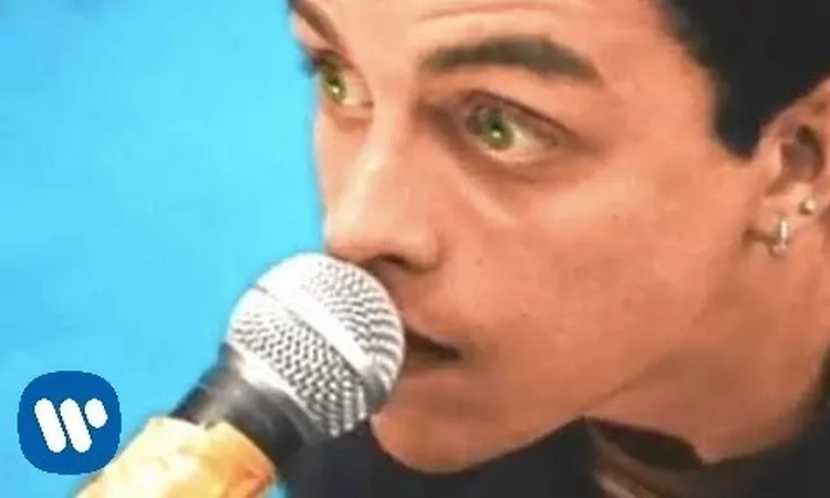 Green Day - Basket Case [Official Music Video]