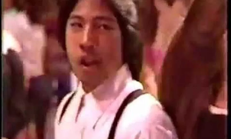 Bob Marley -Could You Be Loved -High School Dance Version