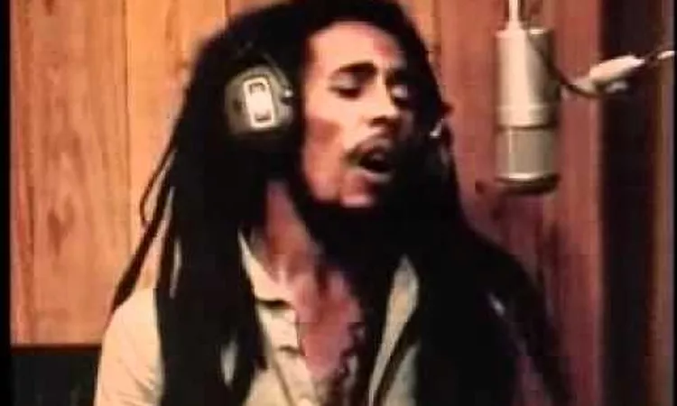 Bob Marley - Could you be loved (official videoclip)