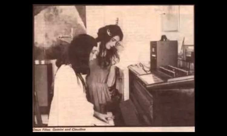 Deux Filles - Double Happiness