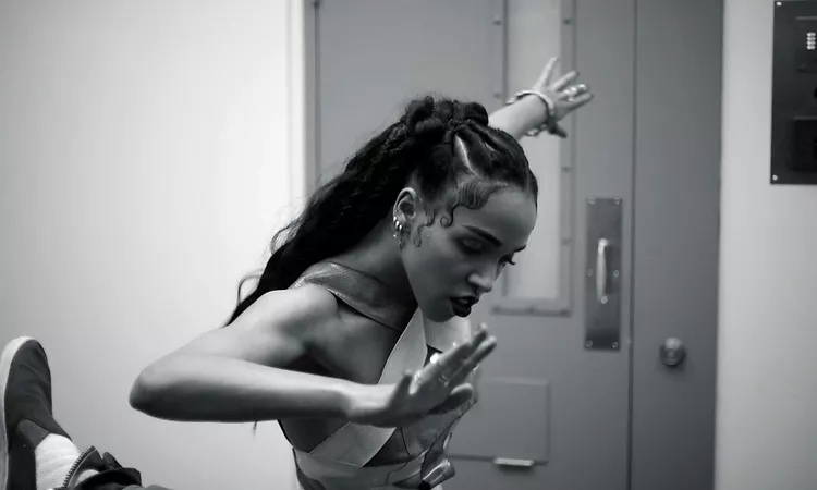 FKA twigs - Video Girl