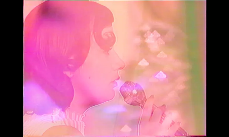 Charl?ne Darling - La Peau Bleut?e (official music video)