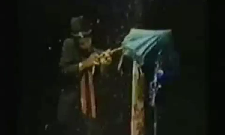 Tom Waits - Small Change (Got Rained on With His Own .38)