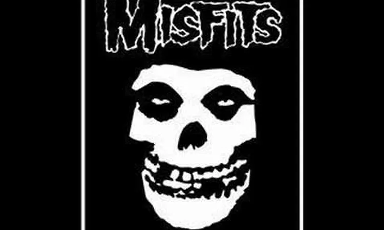 Misfits - Walk Among Us