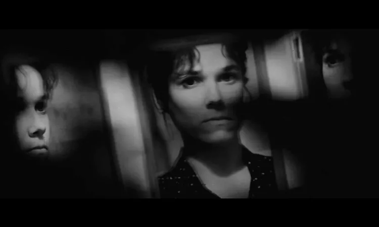 Lee Ranaldo & Ra?l Refree - Names of North End Women (Official Video)