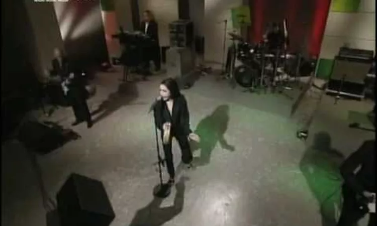 PJ Harvey- Meet Ze Monsta