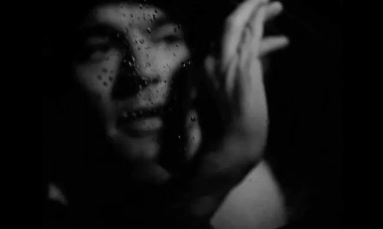 R.E.M. - Strange Currencies (Official Music Video)