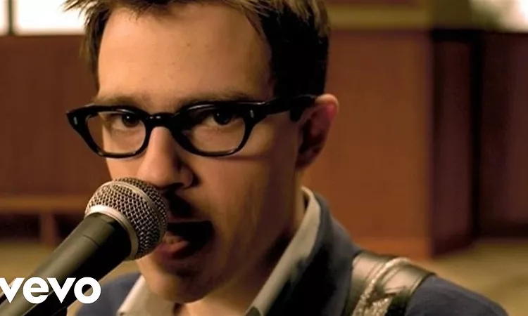 Weezer - Hash Pipe (Official Music Video)