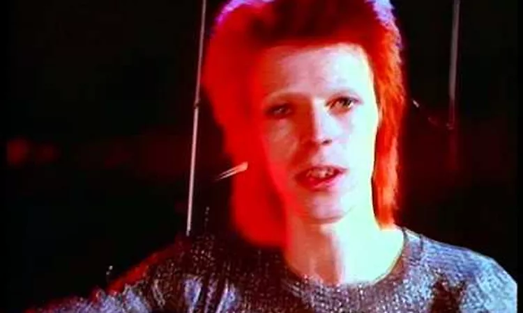 David Bowie ? Space Oddity [OFFICIAL VIDEO]